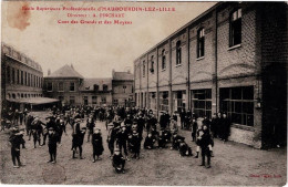 HAUBOURDIN . Ecole Supérieure D' Haubourdin-lez-Lille. Cour Des Grande Et Des Moyens. - Haubourdin