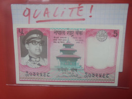 NEPAL 5 RUPEES 1974 Peu Circuler Presque Neuf (B.29) - Népal