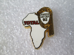 PIN'S   TOTAL  RALLYE PARIS LE CAP  1992  Zamak  ARCANE - Rally