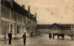 CPA AK Trun - Place Des Halles - La Poste (259193) - Trun