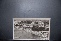 CP, 06, JUAN-les-PINS  Plage Du Casino 1947,  Photo-Bromure FRANK 38 - Juan-les-Pins