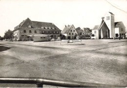 Ostheim * La Place Et L'hôtel * Autos - Autres & Non Classés