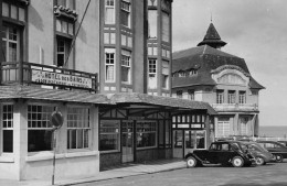 Granville * Automobile Citroën CITROEN Traction Noire , Hôtel Des Bains * Autos * La Mer Et Le Casino Kursaal - Granville