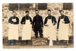 CPA 3356 - MILITARIA - Carte Photo Militaire - Honneur Au Cuisiniers .....au Camp De LA COURTINE - Characters