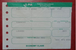 PIA PAKISTAN INTERNATIONAL AIRLINES AIRWAYS ECONOMY CLASS BOARDING PASS - Tarjetas De Embarque