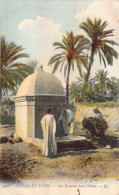 ALGERIE - Scènes Et Types - Une Fontaine Dans L'Oasis - Carte Postale Ancienne - Scènes & Types