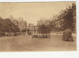 Delcampe - CPA-BRUXELLES LAEKEN " Caserne-Cours D'honneur " - Laeken