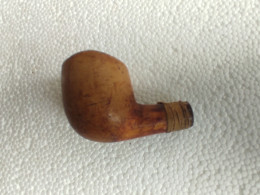 Ancienne PIPE En écume De Mer Sans Embouts Avec Ficelle Au Bout Long 6,1 Cm Env Haut : 4,2 Cm Poids :  31 Grammes - Pijpen Uit Meerschuim