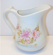 -BROC PICHET PORCELAINE De LIMOGES SL Décor Fleuri Rehaussé émail Blanc XXe   E - Limoges (FRA)