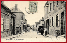 CPA 89 SERGINES Yonne - La Rue Des Treilles (attelage) - Sergines