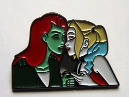 Pin's Pins Harley Quinn Et Ivy  Pin Up Sexy Charme Erotisme Etat Neuf - Pin-ups