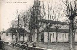 Laas * La Place , La Mairie Et L'église Du Village * Enfants Villageois - Andere & Zonder Classificatie