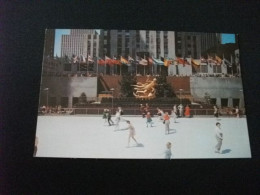 ROCKEFELLER PLAZA ICE SKATING RINK PATTINATORI - Eiskunstlauf