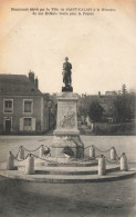 St Calais * Place Et Le Monument Aux Morts - Saint Calais