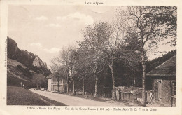 Lus La Croix Haute * Route Des Alpes , Col De La Croix Haute * Chalet Abri TCF Et La Gare - Andere & Zonder Classificatie