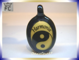 Clamecy .. Zen 3 Fèves... Pendentifs Harmonie, Pureté, Rève .. Ref AFF : 53-2015 - Anciennes