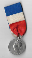 MEDAILLE DU TRAVAIL En Argent , Attribuée En 1913  - Ministère Du Commerce Et De L' Industrie  - Graveur A Borrel - Frankrijk