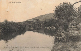 St Pée Sur Nivelle * 1907 * La Nivelle Et Le Pont * Un Coin Du Village * Villageois - Autres & Non Classés