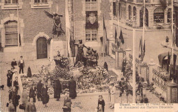 BELGIQUE - DINANT - Place De L'Hôtel De Ville Et Monument Martyrs Dinantais - Carte Postale Ancienne - Dinant