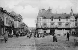 TERRASSON - Avenue De La Gare Et Place - Commerces - Animé - Terrasson-la-Villedieu