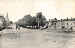 THENEZAY : LES PROMENADES VERS LA MAIRIE ET L'EGLISE - Thenezay