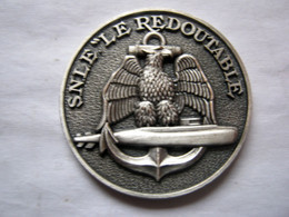 INSIGNE MARINE NATIONALE (COIN 35MM) SOUS MARINS SNLE LE REDOUTABLE ARGENTE MAT NEUF - Marinera