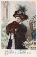 FETES - Bonne Année - Femme - Chapeau - Carte Postale Ancienne - Nouvel An