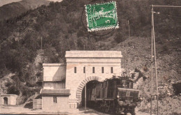 17173  La Sortie Du Tunnel Du SIMPLON à  BRIGUE    ( Locomotive, Train,  Tampon Militaire  Recto )    ( 2 Scans) - Brigue-Glis 