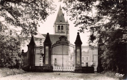 61 - LONGNY AU PERCHE - S15954 - L'Eglise Vue De L'Allée Principale Du Château - CPSM 14x9 Cm - Longny Au Perche