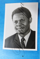 Robert Nzhie Min. Santé.Yaounde Cameroun.  Healt Develop.Antw-Leiden-Amsterdam 1971-72 - Santé