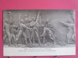 75 - Paris - Bas-reliefs Statue De La République - 29 Juil. 1830 - La Population Parisienne Acclame Le Drapeau Tricolore - Statues
