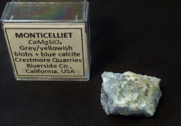 Montcellite On Blue Calcite Matrix  ( 2 X 1.5 X 1cm )  Crestmore Quarries - Riverside Co. California - USA - Minéraux