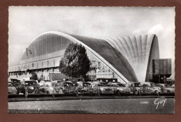 (RECTO / VERSO) LA DEFENSE - N° 1002 - LE C.N.I.T. AVEC VIEILLES VOITURES - CITROEN TRACTION - 2CV ... - FORMAT CPA - La Defense