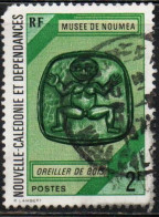NOUVELLE CALEDONIE NEW NUOVA CALEDONIA 1972 1973 NOUMEA MUSEUM CARVED WOODEN PILLOW 2fr USED OBLITERE' USATO - Used Stamps