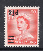 New Zealand 1961 QEII Surcharge - 2½d On 3d Vermilion MNH (SG 808) - Neufs