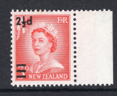 New Zealand 1961 QEII Surcharge - 2½d On 3d Vermilion HM (SG 808) - Neufs