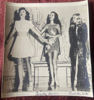 PHOTO ,LOBBY CARD ORGINALE, ,DOROTHY LAMOR,- VERONIKA LAKE- PAULETTE GEDDARD - Autographs