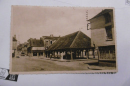 D 60 - Songeons - La Halle - Place Du Marché - Songeons