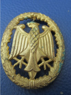 Insigne De Béret Allemand / Aigle Avec Encadrement Feuilles De Chêne /Bundeswehr/Seconde Moitié  Du XXéme       CCK28 - Autres & Non Classés