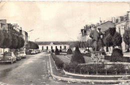 FRANCE - 85 - La Roche-sur-Yon - L'Avenue Gambetta Et La Gare - Carte Postale Ancienne - La Roche Sur Yon