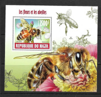 NIGER 2013 ABEILLES ET FLEURS  YVERT N°B210  NEUF MNH** - Abeilles