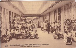 BELGIQUE-CPA BRUXELLES - INSTITUT SUPERIEUR VAN DER KELEN - UN GROUPE D'ELEVES 1932-1933 - Organismos Internacionales