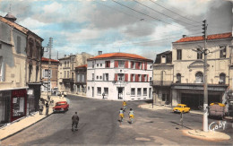 MATHA (Charente-Maritime) - Place Samson - Hôtel Moderne - Voyagé 1965 (2 Scans) Piron, 35 Rue Vve Lacroix, La Garenne - Matha