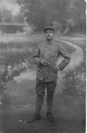 MILITARIA - Soldat - Uniforme - Portrait - Casquette Militaire - Moustache - Carte Postale Ancienne - Sonstige & Ohne Zuordnung