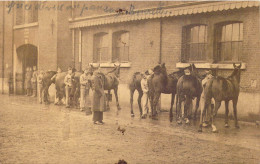 MILITARIA - Groupes De Soldats - Chevaux - Uniformes - Carte Postale Ancienne - Sonstige & Ohne Zuordnung