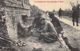 MILITARIA - Le Chargement Des Grenades à Main - Soldats - Képi - Carte Postale Ancienne - Sonstige & Ohne Zuordnung