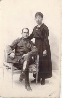 MILITARIA - Soldat Et Sa Femme - Uniforme - Carte Postale Ancienne - Sonstige & Ohne Zuordnung