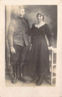 MILITARIA - Soldat - Uniforme - Moustache - Femme - Képi - Carte Postale Ancienne - Sonstige & Ohne Zuordnung