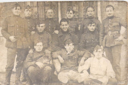 MILITARIA - Soldats - Uniformes - Képis - Carte Postale Ancienne - Autres & Non Classés