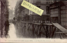INONDATIONS DE PARIS  ( JANVIER 1910 )   LES PASSERELLES RUE DE BEAUNE - Floods